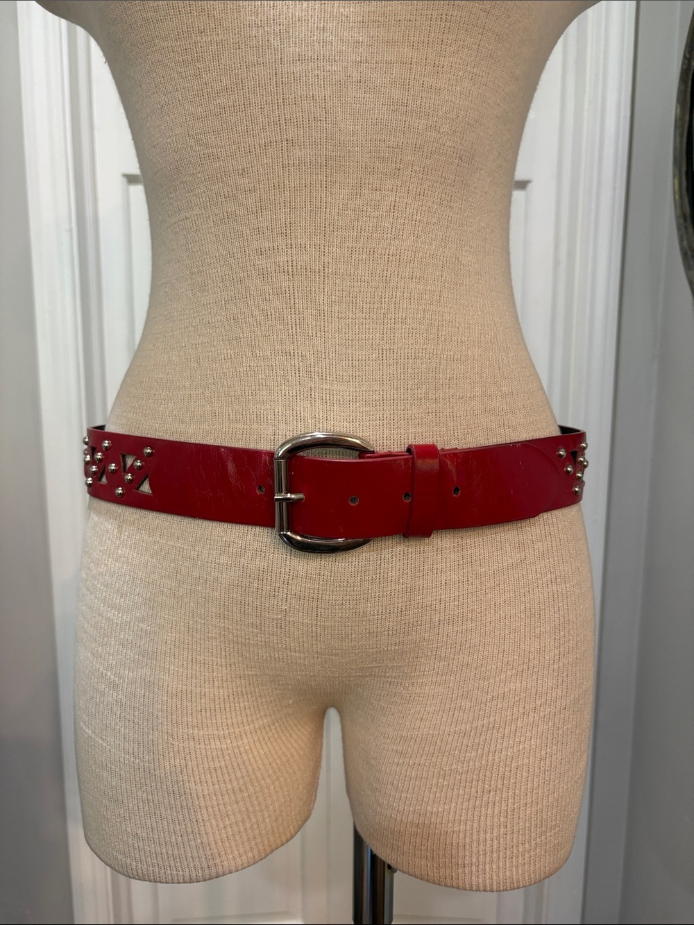 No Boundaries sz XL red silver studded belt